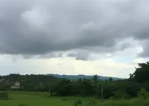 chuvas e clima parcialmente nublado em Natal